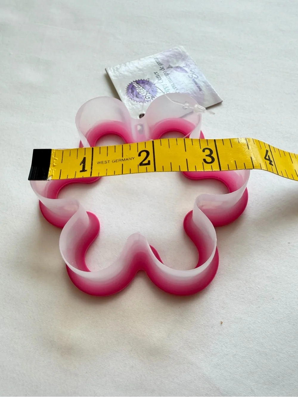 NWT Wilton Grippy Cutter Pink Plastic Flower Cookie Cutter